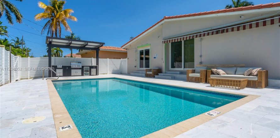 Casa en Hollywood, Florida 3 dormitorios, 209.22 m2 № 1992776