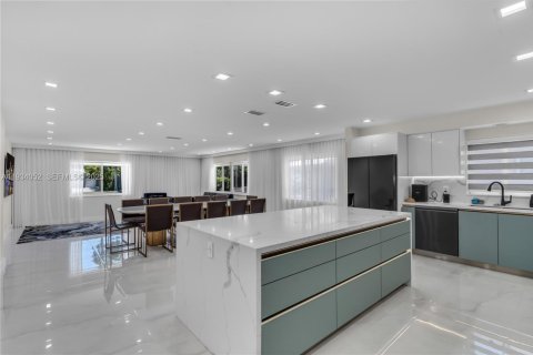 Casa en venta en Hollywood, Florida, 3 dormitorios, 209.22 m2 № 1992776 - foto 17