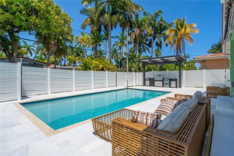 Casa en venta en Hollywood, Florida, 3 dormitorios, 209.22 m2 № 1992776 - foto 3