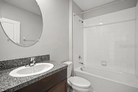 Villa ou maison à louer à Wimauma, Floride: 5 chambres, 312.34 m2 № 2359335 - photo 10