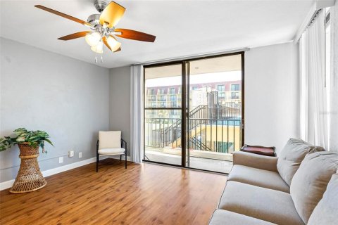 Condo in Daytona Beach, Florida, 1 bedroom  № 1636071 - photo 6