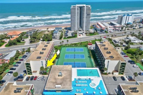 Condo in Daytona Beach, Florida, 1 bedroom  № 1636071 - photo 1