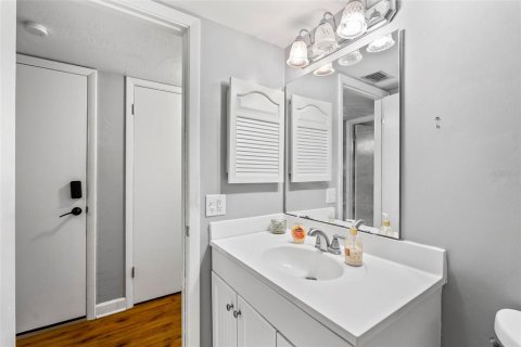 Condo in Daytona Beach, Florida, 1 bedroom  № 1636071 - photo 15