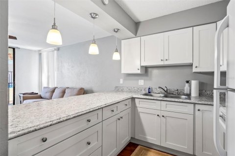 Condo in Daytona Beach, Florida, 1 bedroom  № 1636071 - photo 9
