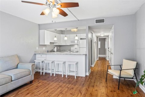 Condo in Daytona Beach, Florida, 1 bedroom  № 1636071 - photo 4