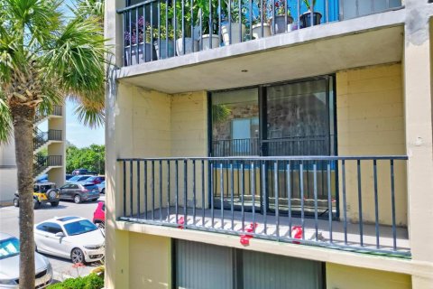 Condo in Daytona Beach, Florida, 1 bedroom  № 1636071 - photo 2