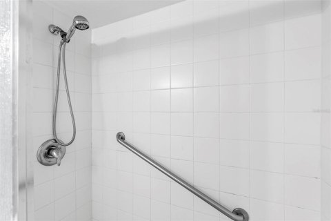 Condo in Daytona Beach, Florida, 1 bedroom  № 1636071 - photo 16