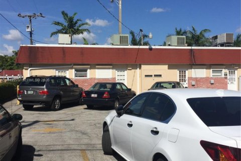 Commercial property in Dania Beach, Florida № 2088713