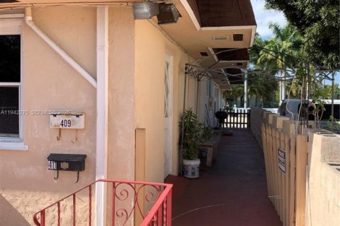 Commercial property in Dania Beach, Florida № 2088713 - photo 8