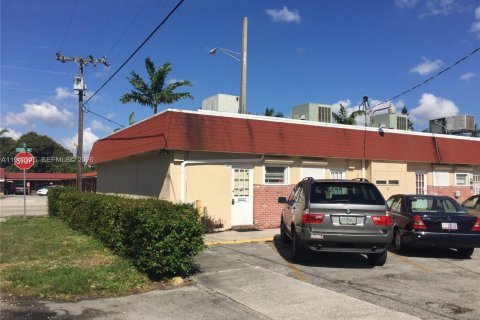 Commercial property in Dania Beach, Florida № 2088713 - photo 2