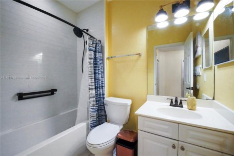 House in Davie, Florida 3 bedrooms, 131.55 sq.m. № 1844008 - photo 22