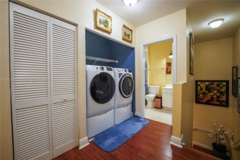 House in Davie, Florida 3 bedrooms, 131.55 sq.m. № 1844008 - photo 18