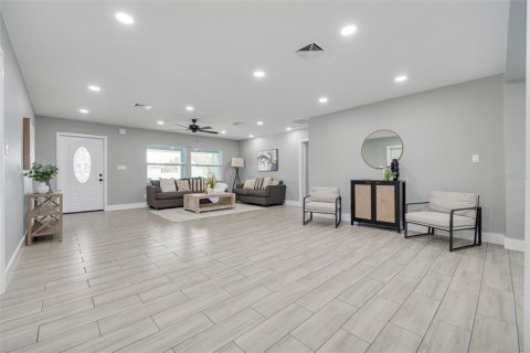 House in Clearwater, Florida 3 bedrooms, 180.6 sq.m. № 1516832 - photo 6