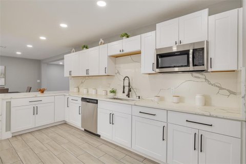 House in Clearwater, Florida 3 bedrooms, 180.6 sq.m. № 1516832 - photo 9