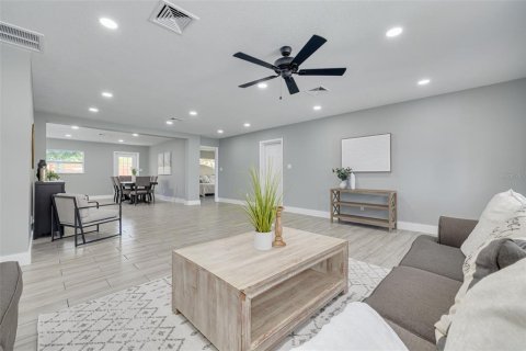 House in Clearwater, Florida 3 bedrooms, 180.6 sq.m. № 1516832 - photo 5