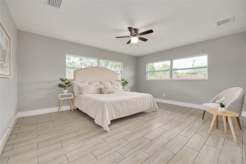 House in Clearwater, Florida 3 bedrooms, 180.6 sq.m. № 1516832 - photo 13