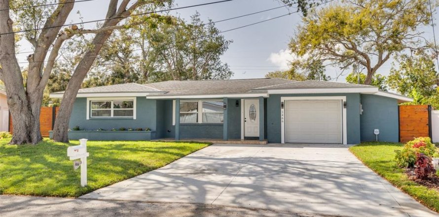 House in Clearwater, Florida 3 bedrooms, 180.6 sq.m. № 1516832