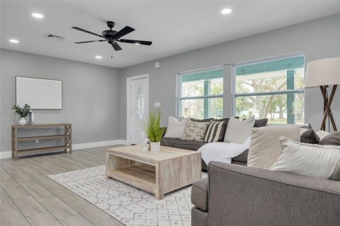 House in Clearwater, Florida 3 bedrooms, 180.6 sq.m. № 1516832 - photo 4