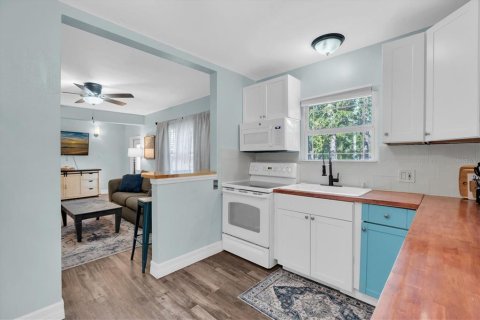 House in Saint Petersburg, Florida 2 bedrooms, 72.46 sq.m. № 2237478 - photo 9