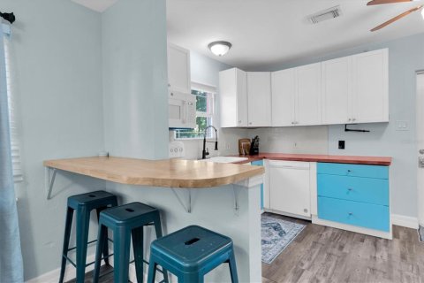 House in Saint Petersburg, Florida 2 bedrooms, 72.46 sq.m. № 2237478 - photo 11