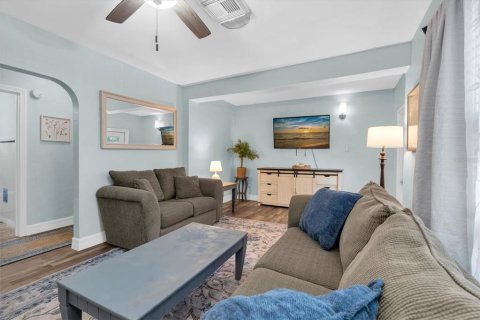 House in Saint Petersburg, Florida 2 bedrooms, 72.46 sq.m. № 2237478 - photo 6