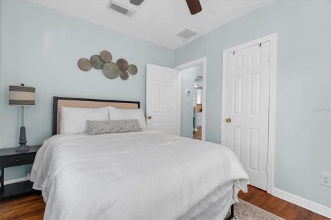House in Saint Petersburg, Florida 2 bedrooms, 72.46 sq.m. № 2237478 - photo 18