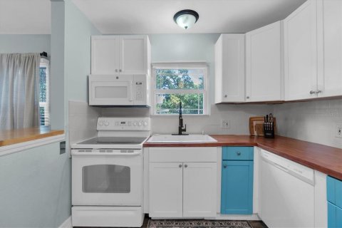 House in Saint Petersburg, Florida 2 bedrooms, 72.46 sq.m. № 2237478 - photo 8