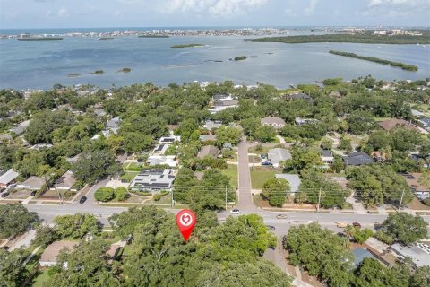House in Saint Petersburg, Florida 2 bedrooms, 72.46 sq.m. № 2237478 - photo 2