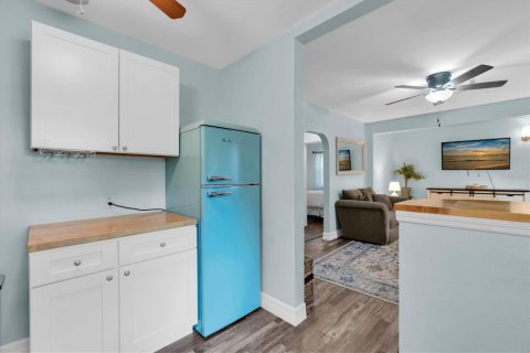 House in Saint Petersburg, Florida 2 bedrooms, 72.46 sq.m. № 2237478 - photo 12