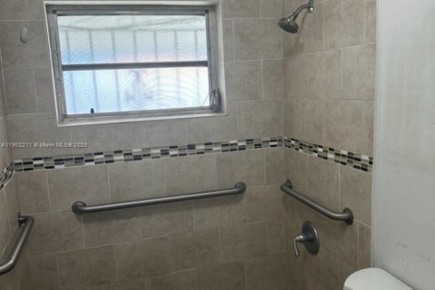 House in Miami, Florida 1 bedroom, 64.57 sq.m. № 1953623 - photo 5