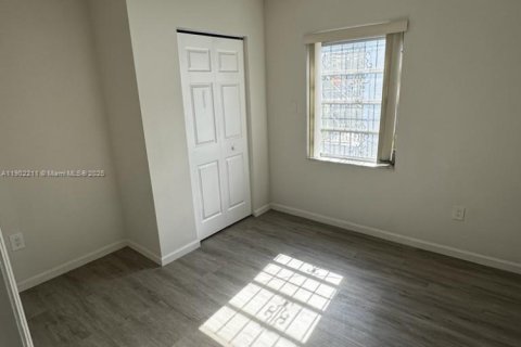 House in Miami, Florida 1 bedroom, 64.57 sq.m. № 1953623 - photo 3