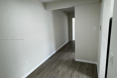 House in Miami, Florida 1 bedroom, 64.57 sq.m. № 1953623 - photo 8
