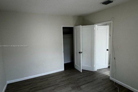 House in Miami, Florida 1 bedroom, 64.57 sq.m. № 1953623 - photo 4