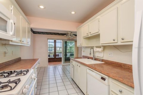Condo in Saint Petersburg, Florida, 2 bedrooms  № 1907405 - photo 17