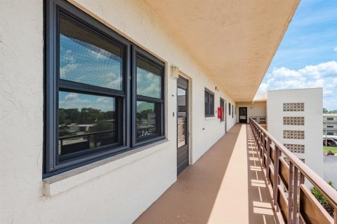 Condo in Saint Petersburg, Florida, 2 bedrooms  № 1907405 - photo 9
