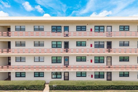 Condo in Saint Petersburg, Florida, 2 bedrooms  № 1907405 - photo 7