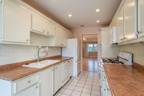 Condo in Saint Petersburg, Florida, 2 bedrooms  № 1907405 - photo 18