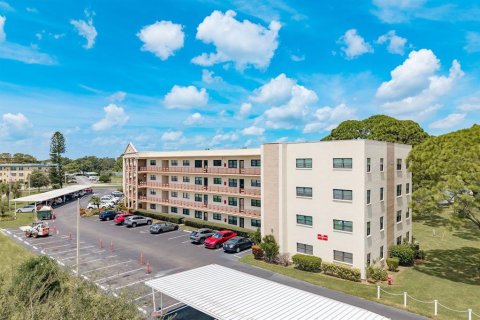 Condo in Saint Petersburg, Florida, 2 bedrooms  № 1907405 - photo 3