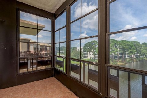 Condo in Saint Petersburg, Florida, 2 bedrooms  № 1907405 - photo 4