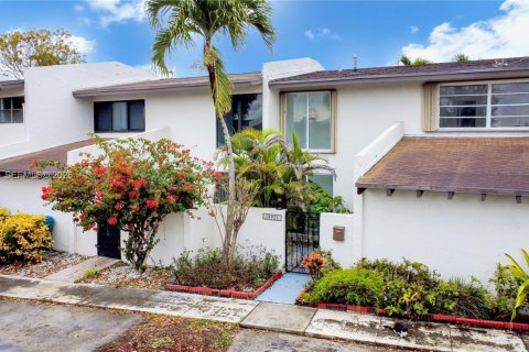 Townhouse in Miami, Florida 3 bedrooms, 126.81 sq.m. № 2024361 - photo 2