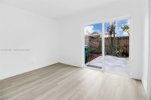 Townhouse in Miami, Florida 3 bedrooms, 126.81 sq.m. № 2024361 - photo 15