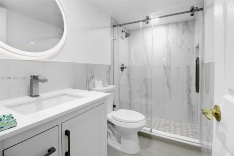 Townhouse in Miami, Florida 3 bedrooms, 126.81 sq.m. № 2024361 - photo 14