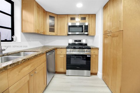 Townhouse in Miami, Florida 3 bedrooms, 126.81 sq.m. № 2024361 - photo 13