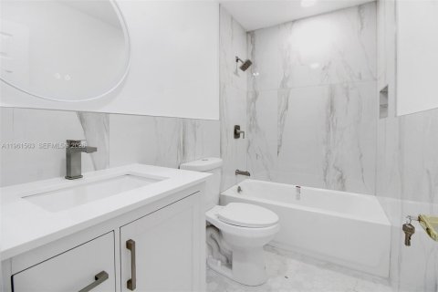 Townhouse in Miami, Florida 3 bedrooms, 126.81 sq.m. № 2024361 - photo 20