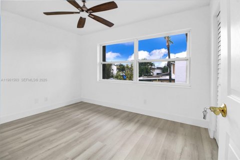 Townhouse in Miami, Florida 3 bedrooms, 126.81 sq.m. № 2024361 - photo 17