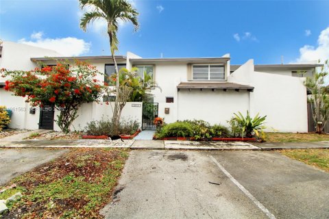 Townhouse in Miami, Florida 3 bedrooms, 126.81 sq.m. № 2024361 - photo 5