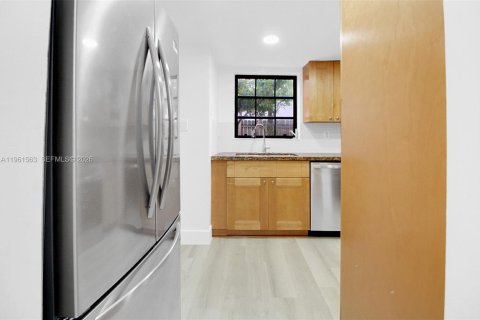 Townhouse in Miami, Florida 3 bedrooms, 126.81 sq.m. № 2024361 - photo 12