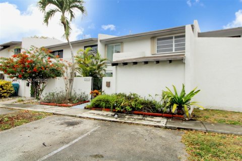 Townhouse in Miami, Florida 3 bedrooms, 126.81 sq.m. № 2024361 - photo 4