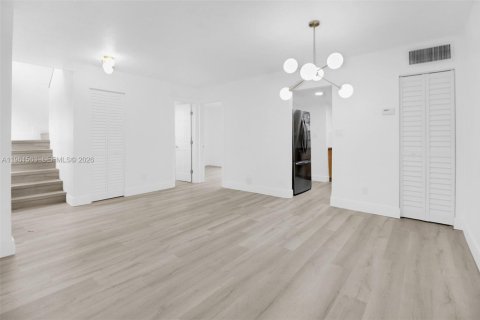 Townhouse in Miami, Florida 3 bedrooms, 126.81 sq.m. № 2024361 - photo 10