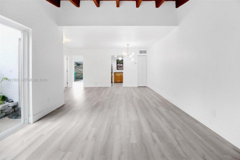 Townhouse in Miami, Florida 3 bedrooms, 126.81 sq.m. № 2024361 - photo 9